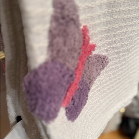 Rachel Zoe White Blanket with Pink and Purple Accents-NWT! Very cozy! - Picture 5 of 11